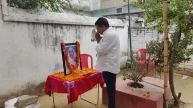हैदरनगर प्रखंड अंतर्गत ग्राम सरगाड़ा निवासी अभय कुमार सिंह के माता जी के ब्रह्मभोज कार्यक्रम में शामिल होकर श्रद्धांजलि अर्पित किया। ईश्वर दिवंगत आत्मा को अपने श्री चरणों में स्थान दे।
ॐ शांति 🙏
#हुसैनाबाद #मोहम्मदगंज #hariharganj