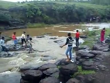 मैनपाट में अचानक से बारिश के कारण बाद घाघी झरना में गए पर्यटक फस गए जिसमे पांच लोगों की हुई मौत
#मैनपाट