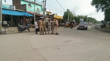 छाता: शेरगढ़ पुलिस ने पटेल चौक पर चलाया सघन वाहन चेकिंग अभियान, थानाध्यक्ष व अन्य पुलिसकर्मी रहे मौजूद
#sspmathura #cochatta