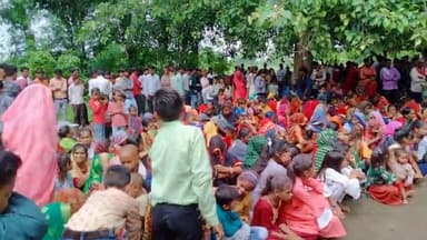 कल दुर्गापुर में जो कामर भर कर लाए थे उस का जल शंकर जी के ऊपर चढ़ाया गया और सभी ग्राम वासियों ने भी चढ़ाया
#mr.ramkumar