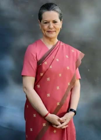 #स्मृति ईरानी आज संसद में कांग्रेस अध्यक्ष श्रीमती #सोनिया गांधी जी से #असंसदीय व्यवहार करके आपने सिर्फ़ एक #महिला को ही नहीं बल्कि देश भर की महिलाओं और सदन की #गरिमा को भी
#स्मृति_ईरानी_शर्म_करो