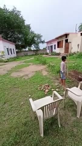 ग्वालियर गिर्द: #दही गांव के #शासकीय प्राथमिक स्कूल में हुई है वृक्षारोपण इसमें कई प्रकार के पेड़ों को लाया जा रहा है साथ में प्रिंसिपल