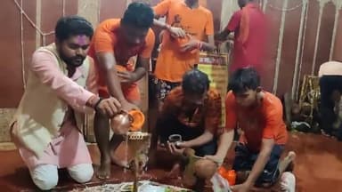 महासमुंद विधानसभा क्षेत्र अंतर्गत आने वाले ग्राम बम्हनी के आज बम्हनेशवर महादेव में #जल_अभिषेक कर क्षेत्र के सुख समृद्धि का कामना किया |