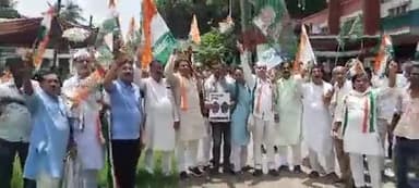 लखीसराय: #महंगाई, #बेरोजगारी, #अग्नीपथ योजना, आवश्यक वस्तुओं पर #जीएसटी के विरुद्ध ,
प्रदेशाध्यक्ष Dr.Madan Mohan Jha जी के निर्