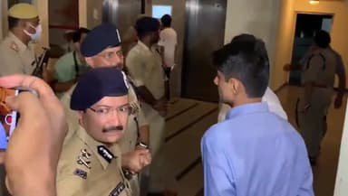 गौतम बुद्ध नगर: #Noida ग्रैंड ओमेक्स सोसाइटी में हंगामे के बाद पहुंचा पुलिस–प्रशासन, #NoidaMLA #PankajSingh भी पहुंचे। #UpNews #बीजेपी