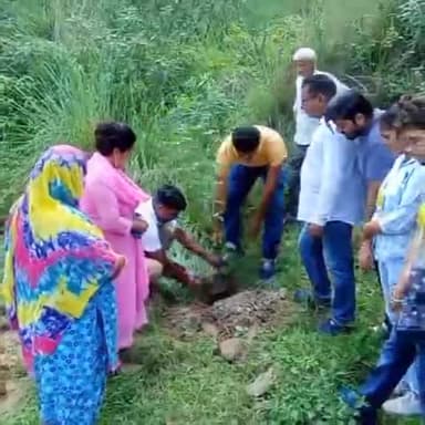 अभियान निरंतर जारी है.....
विकासार्थ विद्यार्थी जिला ऊना द्वारा #MissionPlantation के अंतर्गत आयोजित पौधारोपण अभियान की कुछ झलकियां।