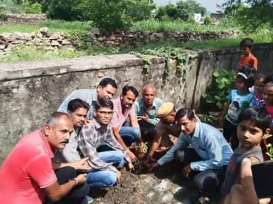 *राजकीय उच्च प्राथमिक विद्यालय गांवड़ी में जन्मदिन के अवसर पर वृक्ष रोपण किया गया*।
#birthanniversery #enjoying