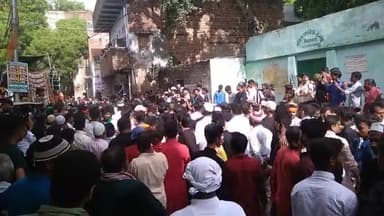 10 #मोहर्रम को #बड़ी ताज़िया #इमाम बाड़ा #कर्बला जाते हुए या #हुसैन का नारा #बुलंद करते रहे