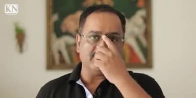 #देश को गले तक #कर्ज में डूबा दिया है #मोदी_सरकार ,
देश की #जीडीपी के बारबार हुआ अंदरूनी व बाहरी #कर्ज।
एक कहावत है:
घर में खाने को नहीं लेकिन चमचमाती कार, महंगे कपड़े हो दुनिया को लगे कि बंदा बहुत रईस है?