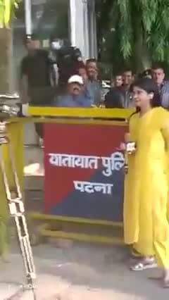 #गोदी_मीडिया के साथ य़ह तो होना ही है, आज हो या कुछ दिन बाद ?
क्योंकि जब #मीडिया, #गोदी_मीडिया बन कर #आम_जनता की #समस्याओं से मुंह मोड़ सिर्फ #सत्ता की #चरण_चटाई में मस्त हो !