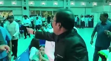 आज के शपथग्रहण से हीं परम आदरणीय युवराज जी पूरे मूड में हैं
#RjdBihar #CMNitishKumar #JDU #Jdubihar #JDUMLA #JDULead