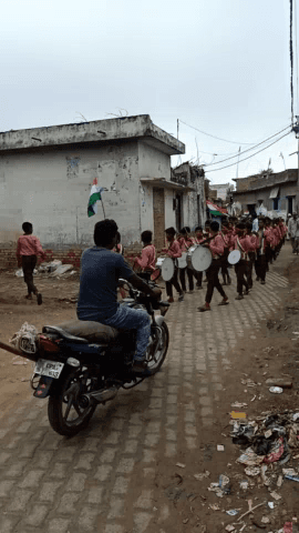 पीलीभीत: आजादी का अमृत महोत्सव के अंतर्गत गौनेरी बड़ी में हर घर तिरंगा रैली से लोगो को किया गया जागरूक।#dmpilibhit #harghartirnga
