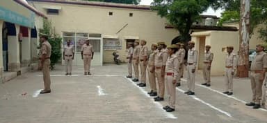 छाता: शेरगढ़ थाना परिसर में किया गया ध्वजारोहण, थानाध्यक्ष व उपनिरीक्षक समेत सभी पुलिसकर्मी रहे मौजूद
#sspmathura
#dmmathura