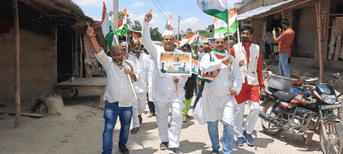 #आजादी के महानायकों के सम्मान में #सीतामढ़ी जिला कांग्रेस की #गौरव_यात्रा परसौनी में। जय हिन्द!
