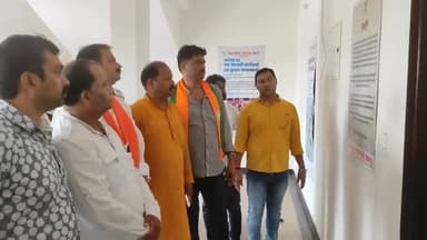 #विभाजन_विभीषिका दर्शाती हुई #प्रदर्शनी का अवलोकन करते जिलाअध्यक्ष #भाजपा एवं अन्य पदाधिकारी