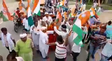 बरौनी: #आजादी_गौरव_यात्रा के तहत बरौनी प्रखंड एवं बीहट नगर काँग्रेस द्वारा पदयात्रा आयोजित किया गया