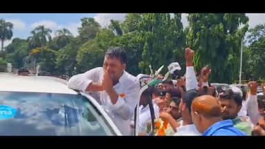 बिहार सरकार में मंत्री बनने के बाद मढौरा विधानसभा क्षेत्र के माननीय #जितेंद्र कुमार राय जी को उनके समर्थकों ने फूल मालाओं से स्वागत किया और उनके जयकारे लगे...