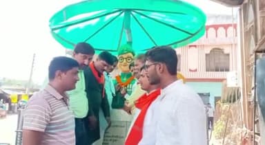 #नेताजी #सुभाषचंद्र #बोस की #पुण्यतिथि पर कार्यकर्ताओं के साथ उनकी प्रतिमा पर #माल्यार्पण कर नमन किया।