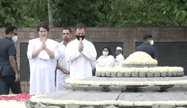 वीरभूमि पर अपने पिता, भारत रत्न स्व. राजीव गांधी जी को श्रद्धासुमन अर्पित करने पहुंचे श्री राहुल गांधी जी, श्रीमती प्रियंका गांधी जी।
राजीव गांधी अमर रहे...
#RajivEkSankalp