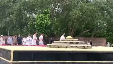 पूर्व प्रधानमंत्री राजीव गांधी की 78 वीं जयंती पर श्रद्धांजलि वीर भूमी पहुंचे राहुल गांधी और प्रियंका गांधी।
#rajivgandhi
#rajiveksankalp