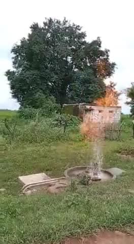 आग और पानी..!
मध्यप्रदेश के बकस्वाहा के कछार गांव में हैंडपंप से आग ! बकस्वाहा जहां #हीरो का भंडार है!!