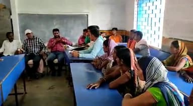 प्रतापपुर: #प्रतापपुर,चतरा
*बीपीओ अजय कुमार दास ने किया विद्यालय का निरीक्षण साथ हीं पेरेंट्स टीचर मीटिंग में की शिरकत*
