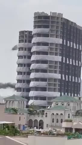 उत्तर प्रदेश :- नोएडा के सुपरटेक ट्विन टावरों को गिराया गया।#Noida #TwinTower