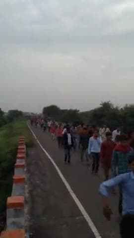 ग्राम #केनवारा से #करीला के लिए ग्राम वासियों ने निकली #151 मीटर चुनरिया जय जानकी माता की जयकारा के साथ