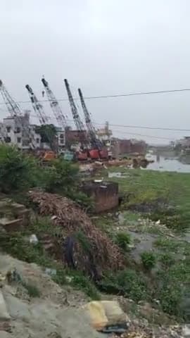 प्रयागराज: बेली गांव प्रयागराज में बाढ़ का पानी बढ़ रहा है यहां के लोगो को खासी मुसीबत का सामना करना पड़ रहा है।
#stand_for_us
#AA