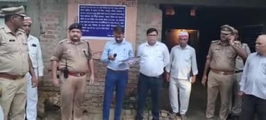 #देवरिया के रामपुर कारखाना थाना क्षेत्र अंतर्गत गैंगेस्टर के अभियुक्त की संपत्ति को #प्रशासन ने किया #कुर्क।