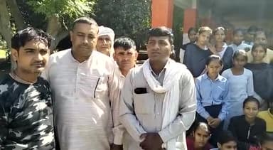 बरवाला: राजली के कन्या हाई स्कूल में अध्यापकों के रिक्त पदों को लेकर ग्रामीण व छात्रों का स्कूल में धरना-प्रदर्शन #barwalanews