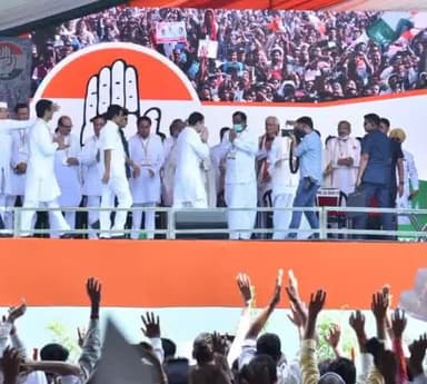 श्री #Rahul Gandhi जी ने #महंगाई_पर_हल्ला_बोल_रैली में #देशभर से उमड़े #कांग्रेस #कार्यकर्ताओं का #अभिवादन स्वीकार किया!