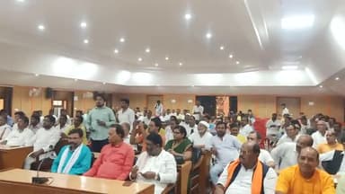 #मोदी@20 सेमिनार में #देवरिया #जिलापंचायत सभागार में,#सांसद बस्ती हरीश द्विवेदी हुये शामिल।