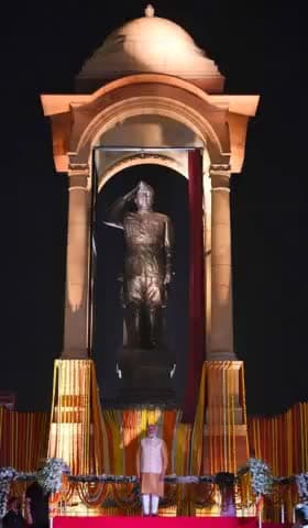 भारत के यशस्वी प्रधानमंत्री श्री Narendra Modi जी ने आज नई दिल्ली के #कर्तव्य_पथ पर महान क्रांतिकारी नेताजी सुभाष चंद बोस की विशाल प्रतिमा का अनावरण कर उनका यथोचित सम्मान किया है। प्रधानमंत्री जी का प्रदेश और देशवासियों की ओर से अभिनंदन करत