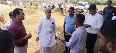 गौवंश में फैल रही लंपी स्किन डिजीज को लेकर #मंडार में भामाशाह एवं जन सहयोग से बनाएं गए आइसोलेशन सेंटर की मुलाक़ात लेकर भामाशाह एवं स्वयं सेवकों को उत्कृष्ट मानवीय संवेदना हेतु धन्यवाद ज्ञापित किया।