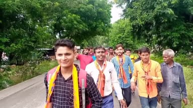 चरखारी: अखिल भारतीय विद्यार्थी परिषद चरखारी नगर के कार्यकर्ताओ ने #सीट_बढ़ोतरी की मांग को लेकर किया प्रदर्शन बुंदेलखंड विश्वविद्यालय कुलपति को उपजिलाधिकारी द्वारा संबोधित ज्ञापन सौंपा छात्र शक्ति राष्ट्र शक्ति