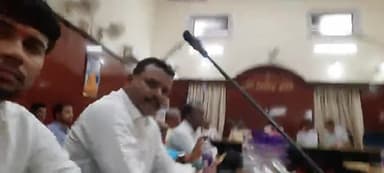 सोलर लाइट के शुभारम्भ में जिला पदाधिकारी के आफिस में उपस्थित हुऐ हर गांव से हर घर तक रौशनी अब जाएगा
#नितिश_कुमार