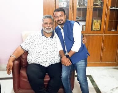 बीते रात्रि जन अधिकार पार्टी (लो•) के राष्ट्रीय अध्यक्ष आदरणीय #श्री_पप्पू_यादव_जी के साथ रात्रि भोजन करने के बाद आते समय माता-पिता जैसा स्नेह और प्यार पाकर #ह्रदय_तृप्त हो गया।
#PappuYadav #पप्पू_यादव
#Jan_Sevak_Amarnath #जन_सेवक_अमरनाथ