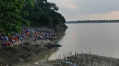 मिर्ज़ापुर: जितिया पर्व संतान की सुख-समृद्धि के लिए गंगा घाटों पर महिलाओं ने किया पूजा #मुद्दे की बात न्यूज #चुनार#पूजा