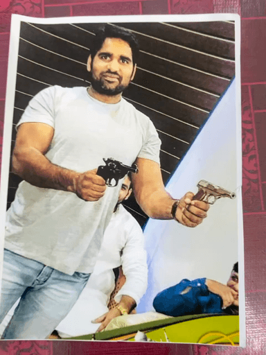 हापुड़: योगी सरकार में खुले-आम घूम रहे अवैध हथियार लेकर नही हो रही इनकी जाँच वाइरल हुई फ़ोटो, इन पर जाँच की जाए और इनके ख़िलाफ़ कार्यवाही की जाए। #hapur_news