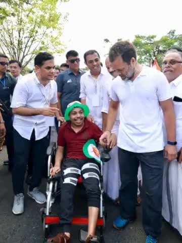 ये तमाम लोग, जो आज #जनसैलाब बन कर #सड़कों पर उतरे हैं, हम इनके #जज़्बातों की बहुत #इज़्ज़त करते हैं। अपने प्यारे देश के लिए!