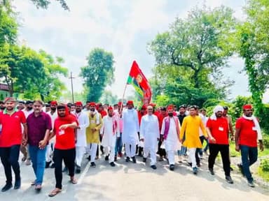 "देश बचाओ-देश बनाओ समाजवादी यात्रा"
पदयात्रा के संयोजक अभिषेक यादव जी एवं समाजवादी पदयात्रा में शामिल नौजवानों का विधानसभा क्षेत्र शाहगंज में हार्दिक अभिनंदन।
#ShailendraYadavLalai #samajwadipartytra
