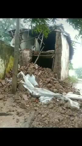 भारी बारिश के करण ग्राम शहरोक मे गिरे घर जिसके करण लोगो को उठा नी पड़ रही है भारी परेशानी #grampanchayat
#shahrok