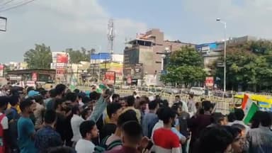 ये है युवाओं के आक्रोश का जनसैलाब जो कल #मध्य_प्रदेश_भर्ती_सत्याग्रह में पैदल तिरंगा मार्च के दौरान इंदौर में उमड़ा।