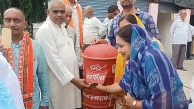 #सेवा #पखवाड़ा के तहत #प्रधानमंत्री को #जनकल्याणकारी योजनाओं के लिये अभिनंदन पत्र भेजते #भाजपा कार्यकर्ता।