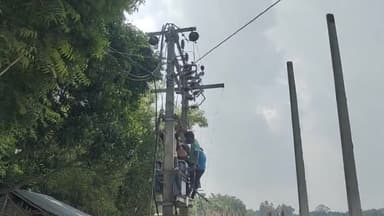 कदवा: #परभेली_मैदान के पास जो #ट्रांसफार्मर जो लगा था उसका काम आज @फाइनल हुआ #पब्लिक_ऐप के @माध्यम से