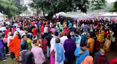 डाँड़गाँव के देवालय में हजारों के तादाद में करमा नाचने व पूजा करवाने लोगों की भीड़ बढ़ती जा रहीं ,लाखों लोग रहे शामिल#करमा