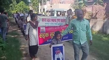 बलरामपुर: बसंतलाल स्कूल के बच्चो ने प्रभातफेरी निकाल यातायात के पति की जागरूकता#जरवा थाना#यातायात#सुरक्षा