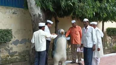 #भ्रष्टाचार मुक्ति #अभियान ने आज #गांधी जयंती के #अवसर पर गांधी जी की #प्रतिमा का #माल्यार्पण कर चलाया #स्वछता #अभियान