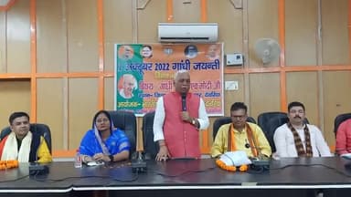 #भाजपा द्वारा जिला पंचायत सभागार में गांधी,खादी और मोदी जी विषय पर #गोष्ठी का हुआ #आयोजन।
सांसद,राज्य मंत्री,विधायक रहे!